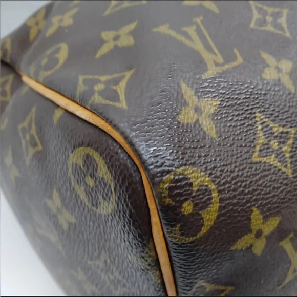 SOLD- Louis Vuitton Monogram Speedy 40 - Picture 6 of 9